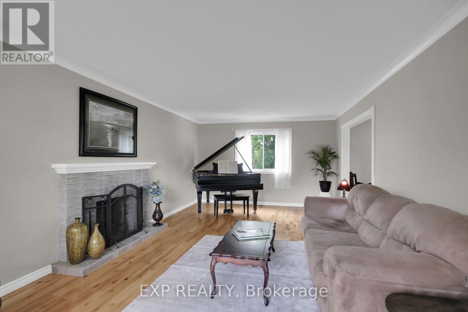 2001 Neepawa Avenue