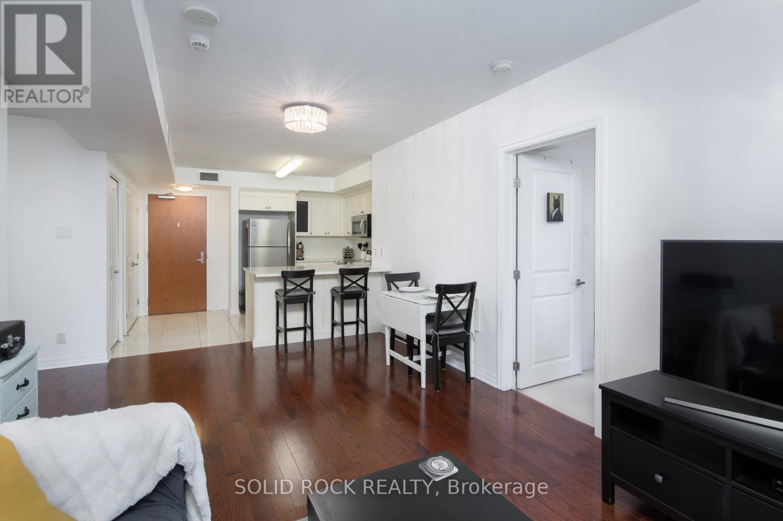502 - 242 Rideau Street