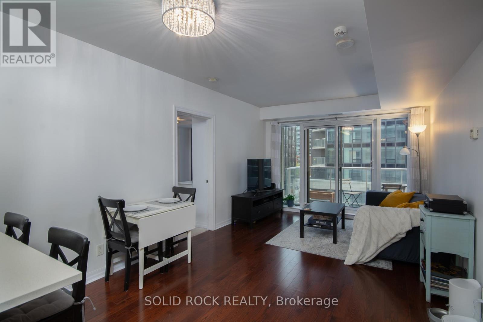 502 - 242 Rideau Street