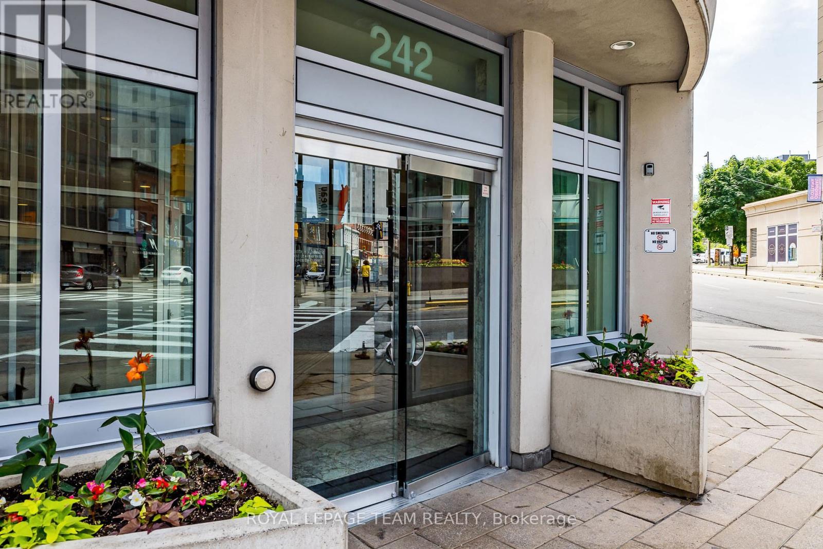 1809 - 242 Rideau Street