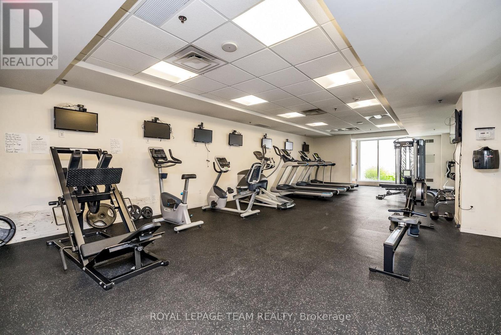 1809 - 242 Rideau Street