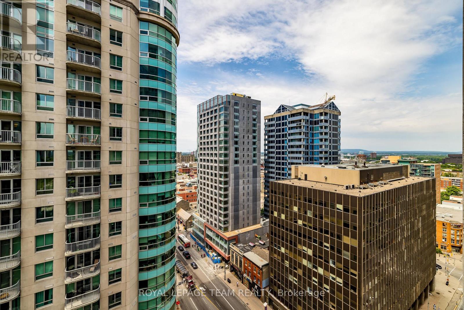 1809 - 242 Rideau Street