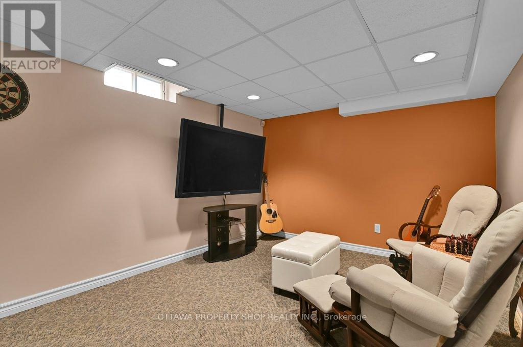 6156 Vineyard Drive