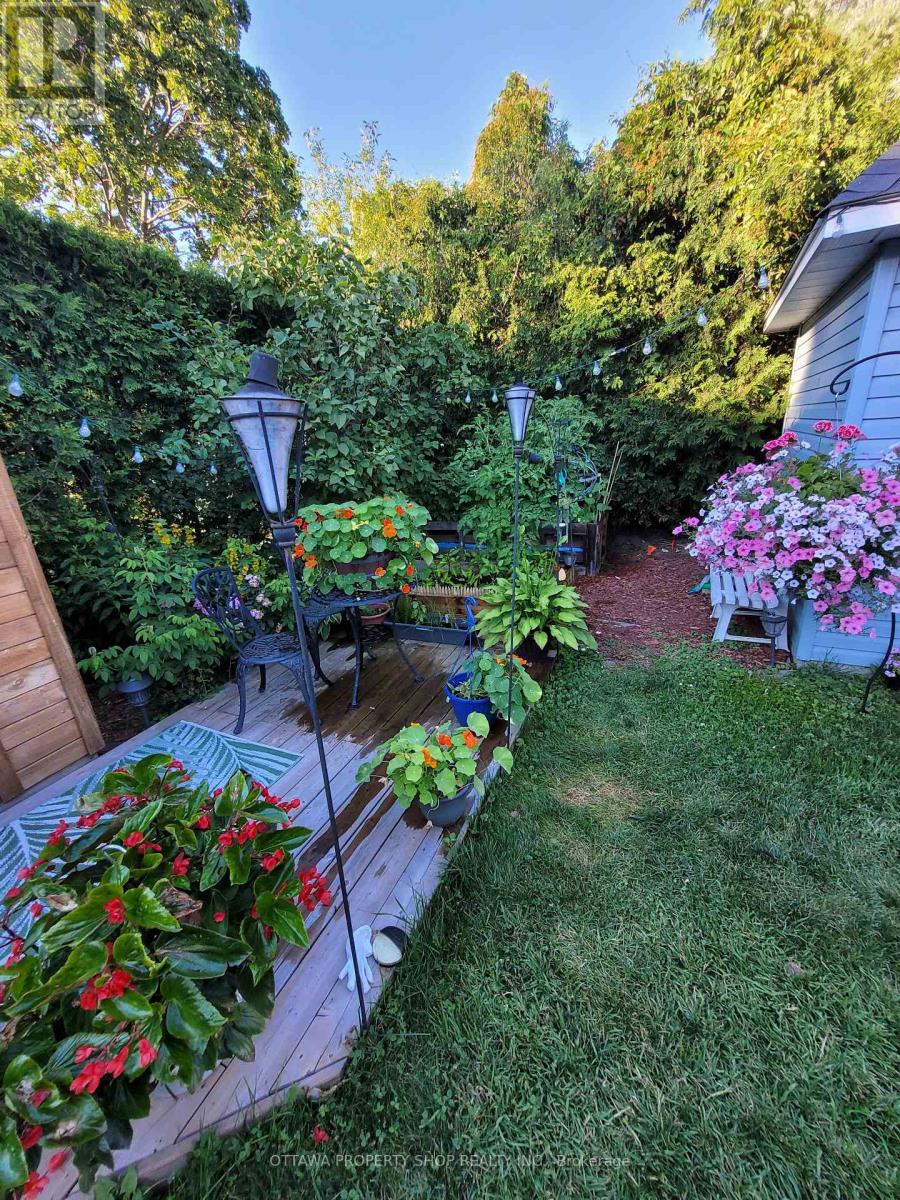 6156 Vineyard Drive