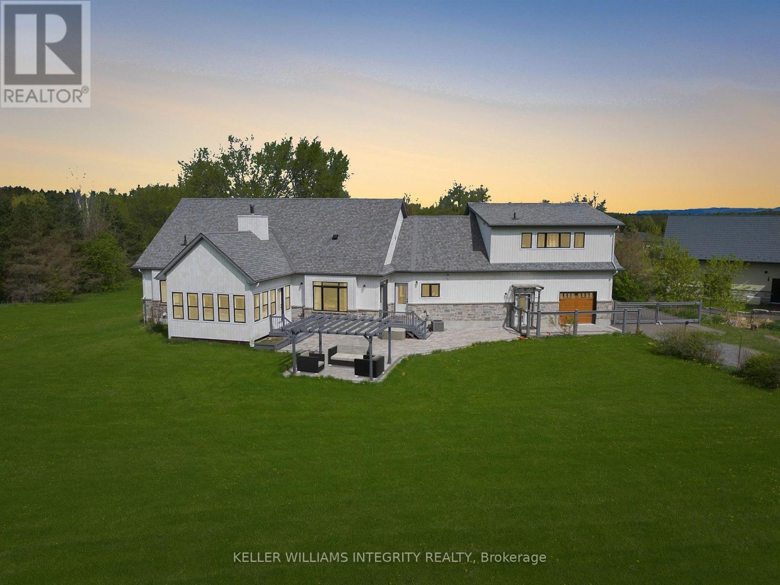 127 Beach Heights