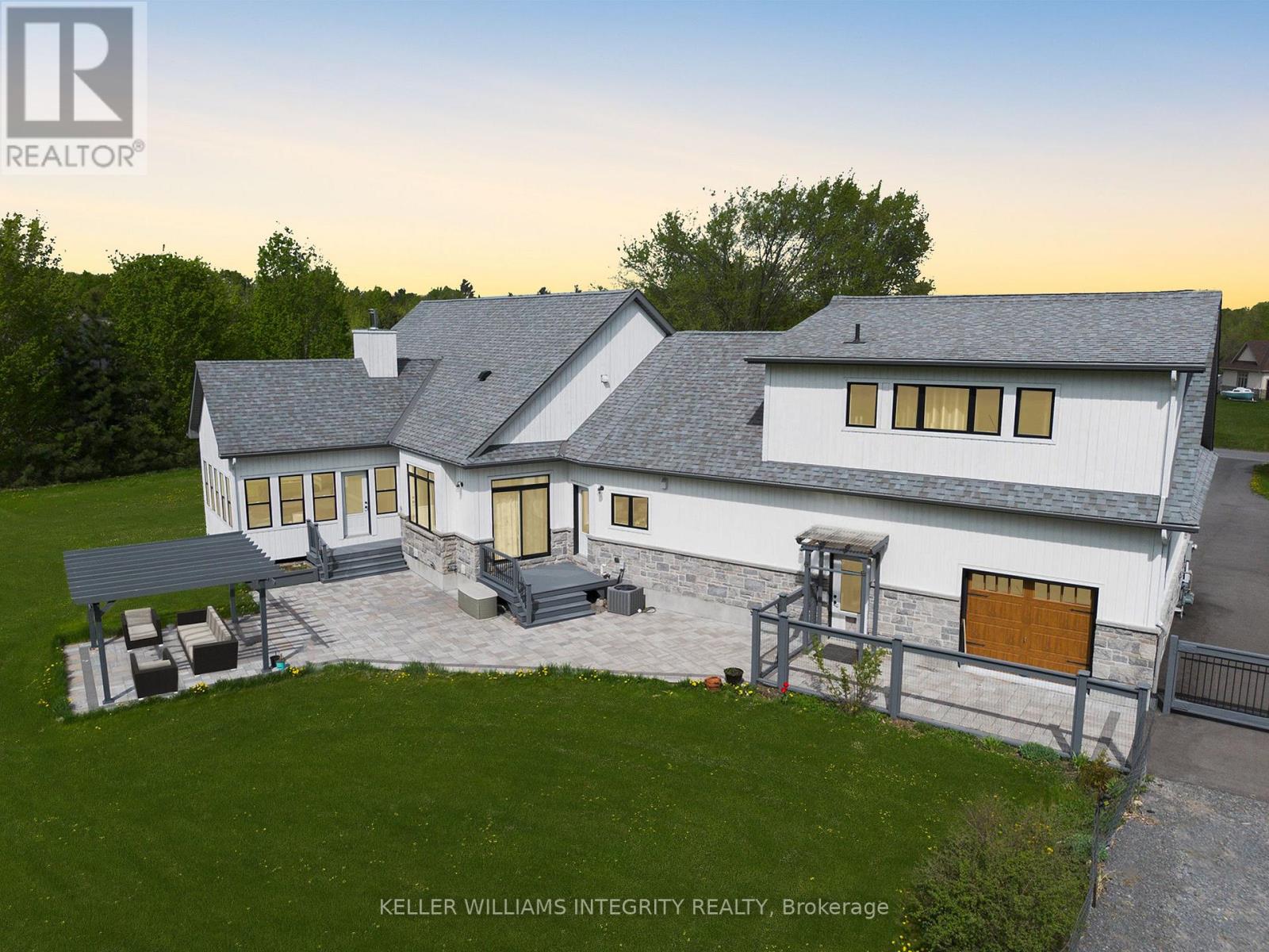 127 Beach Heights