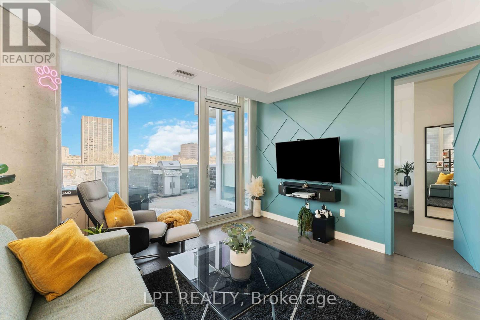 307 - 111 Champagne Avenue S