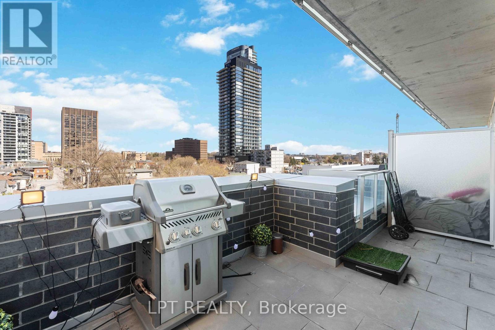 307 - 111 Champagne Avenue S