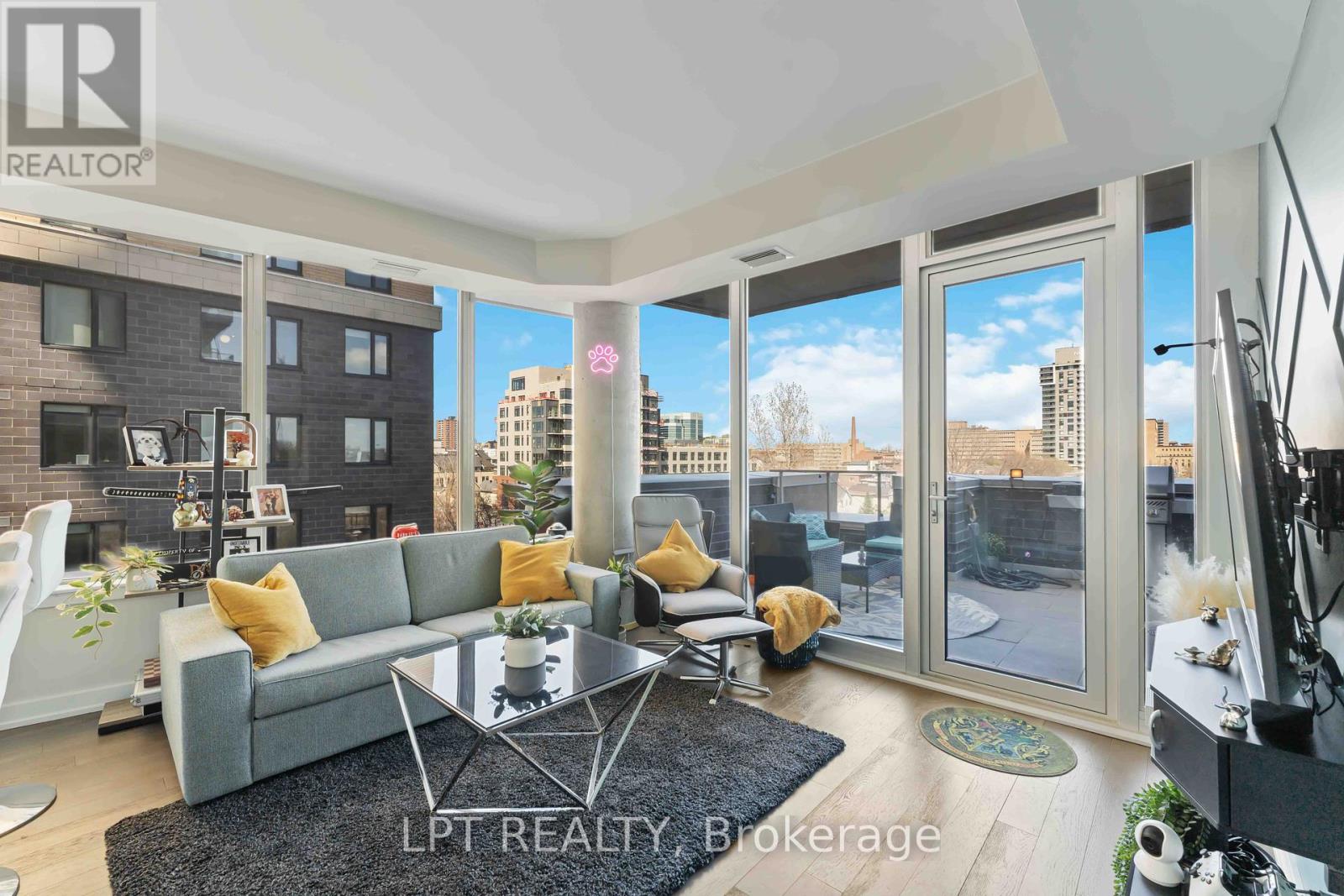 307 - 111 Champagne Avenue S
