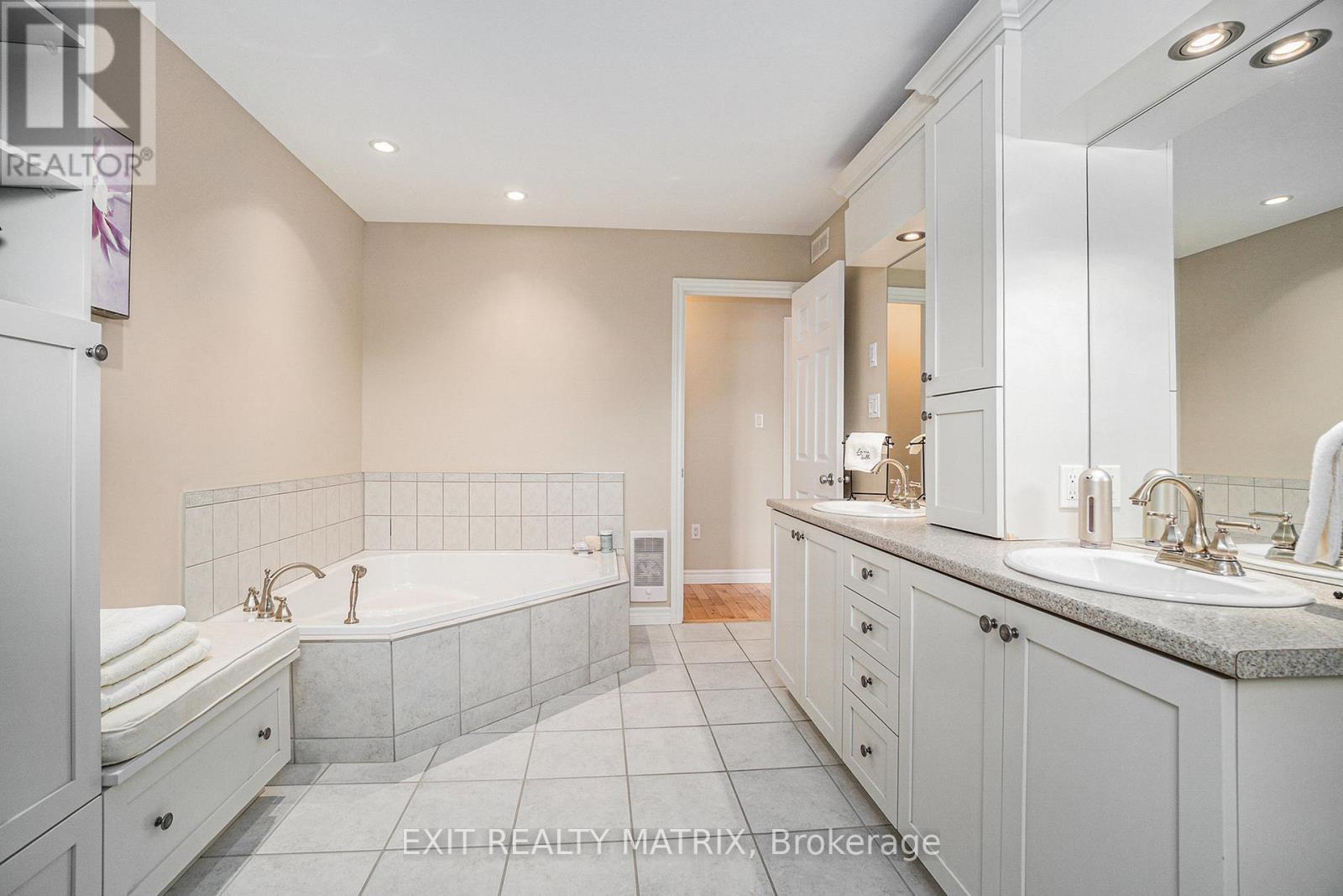 209 Jasper Crescent