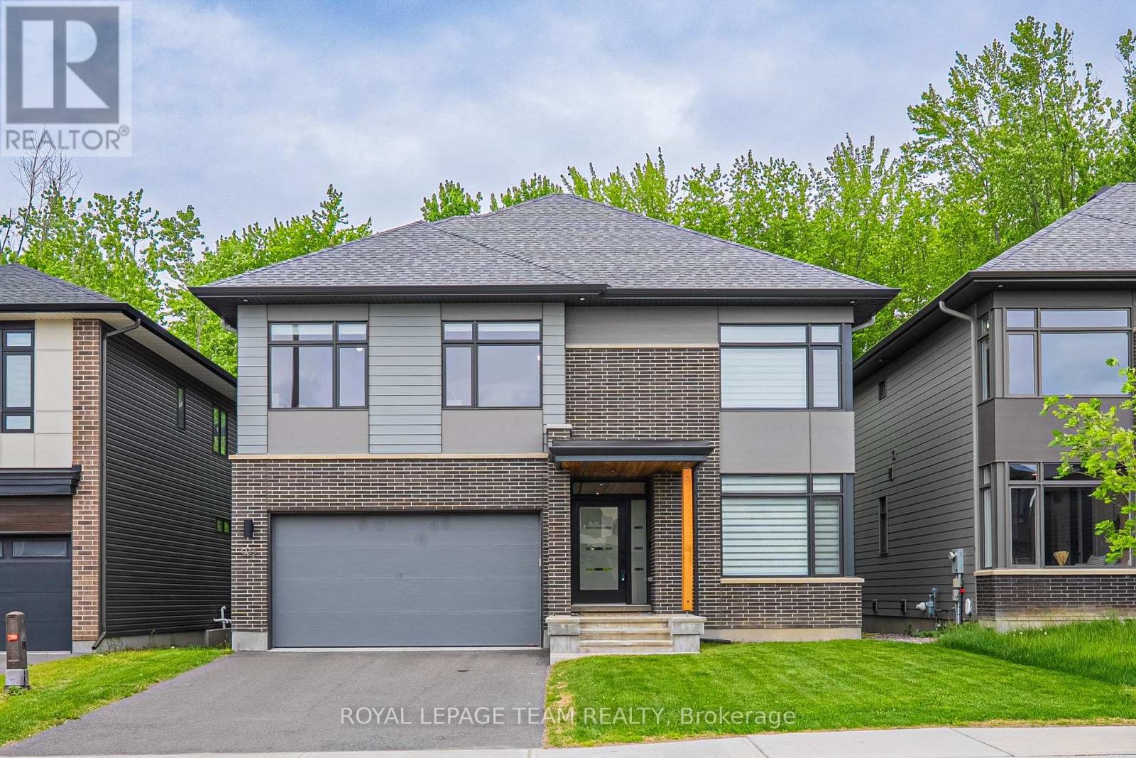 935 Atrium Ridge