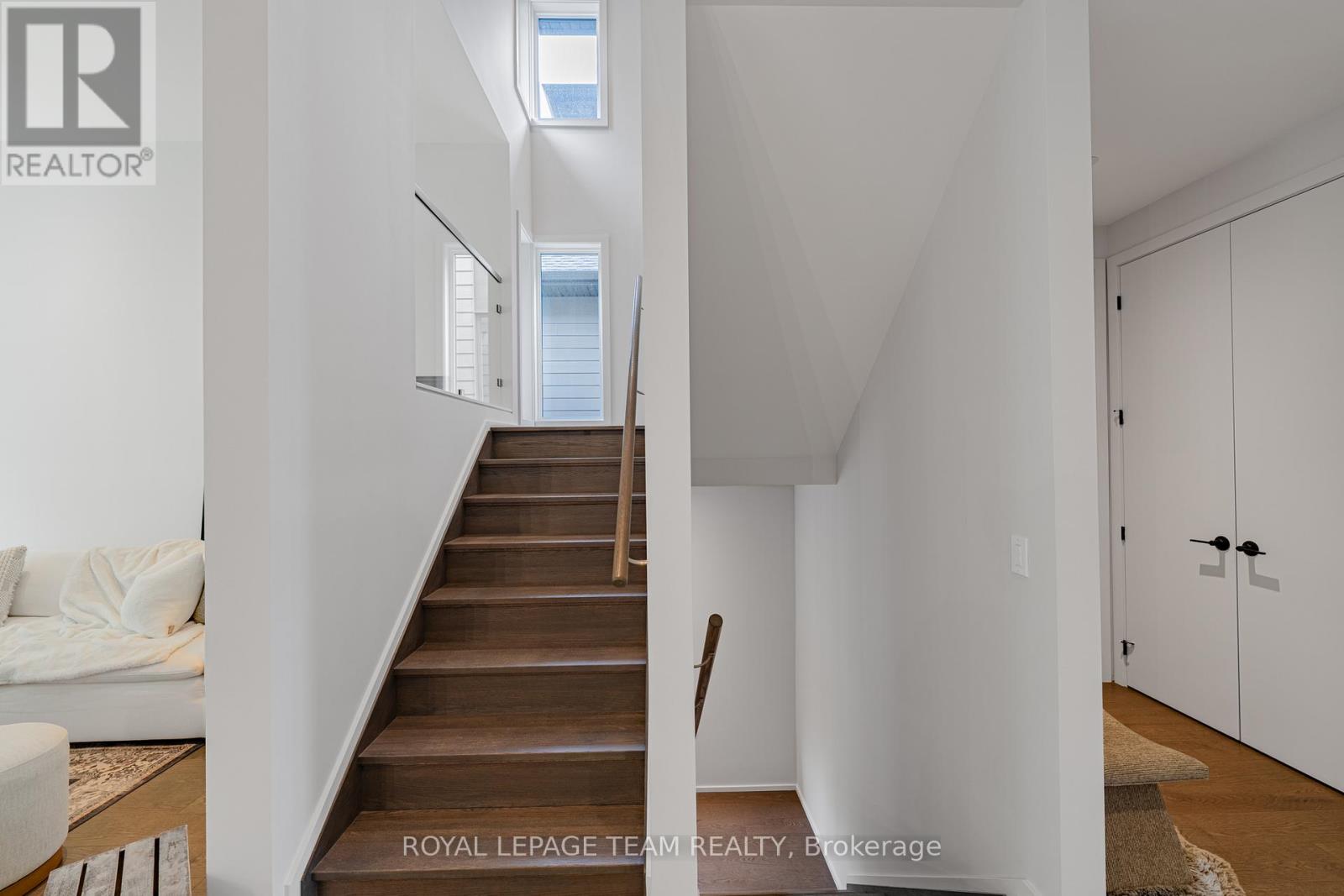 935 Atrium Ridge