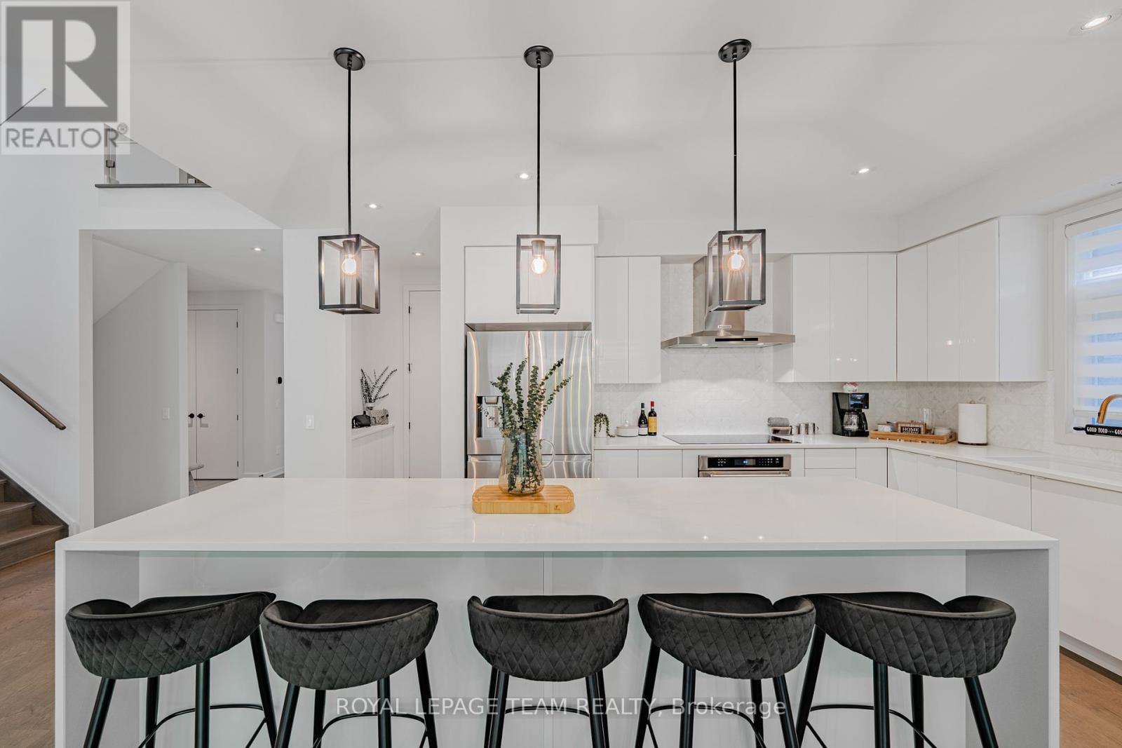 935 Atrium Ridge
