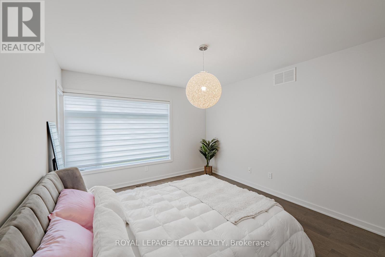 935 Atrium Ridge