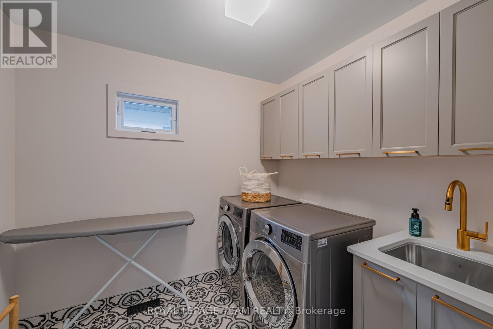 935 Atrium Ridge