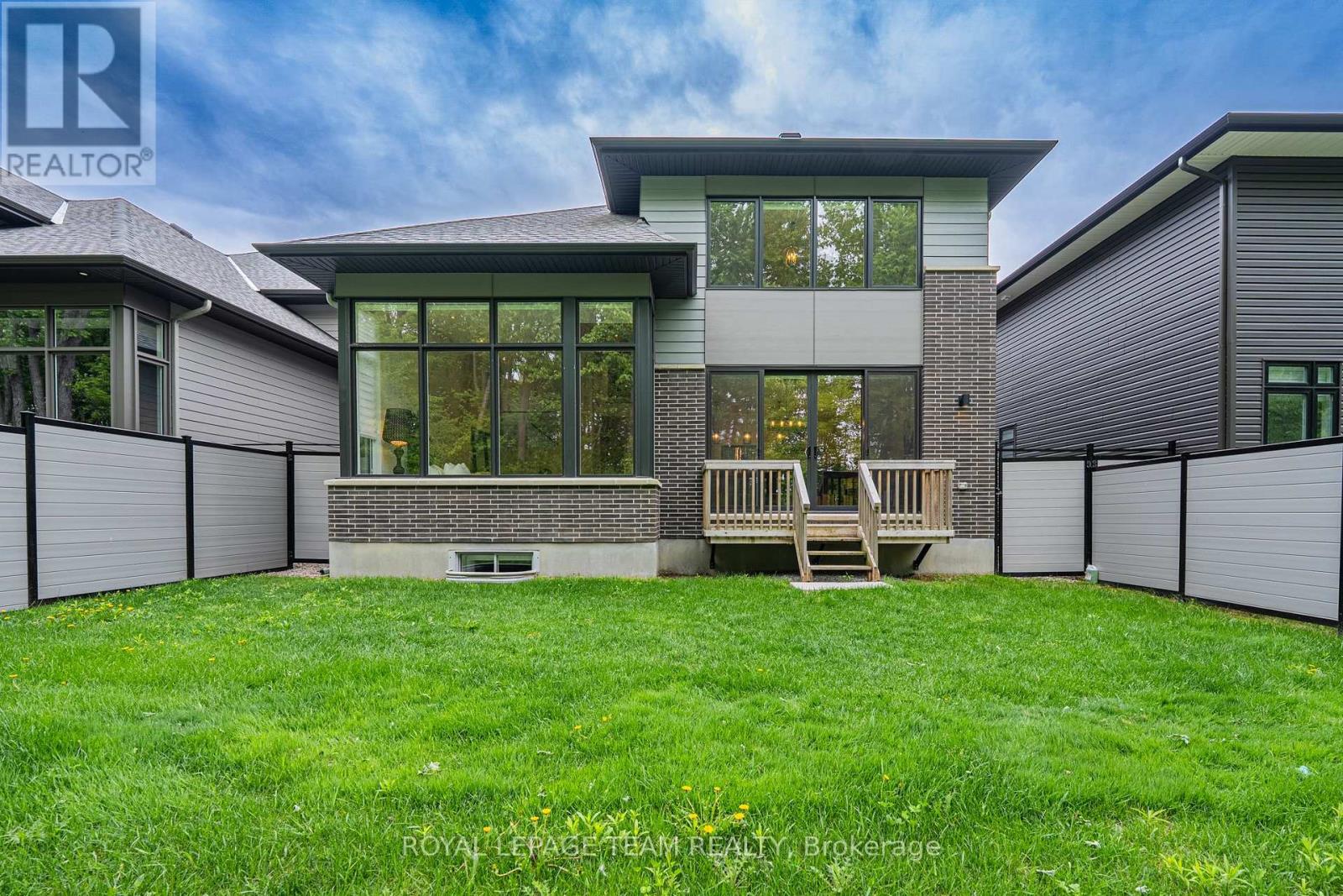 935 Atrium Ridge