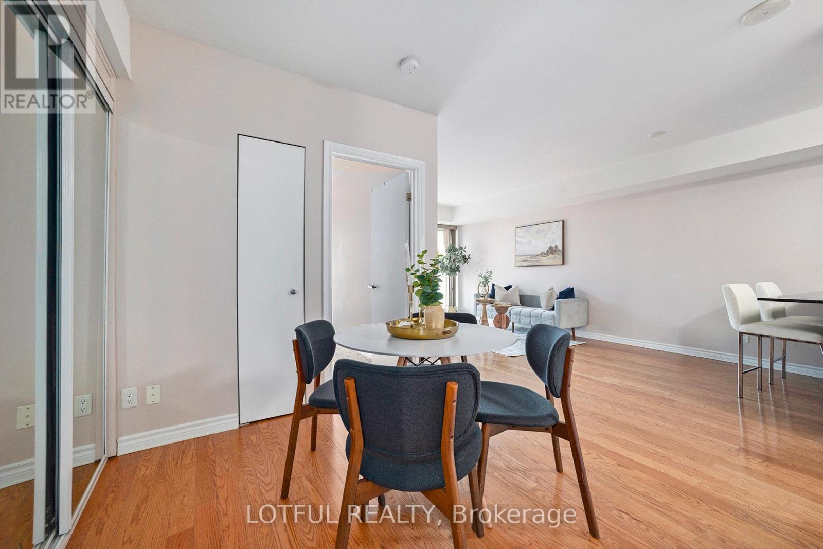 1703 - 234 Rideau Street