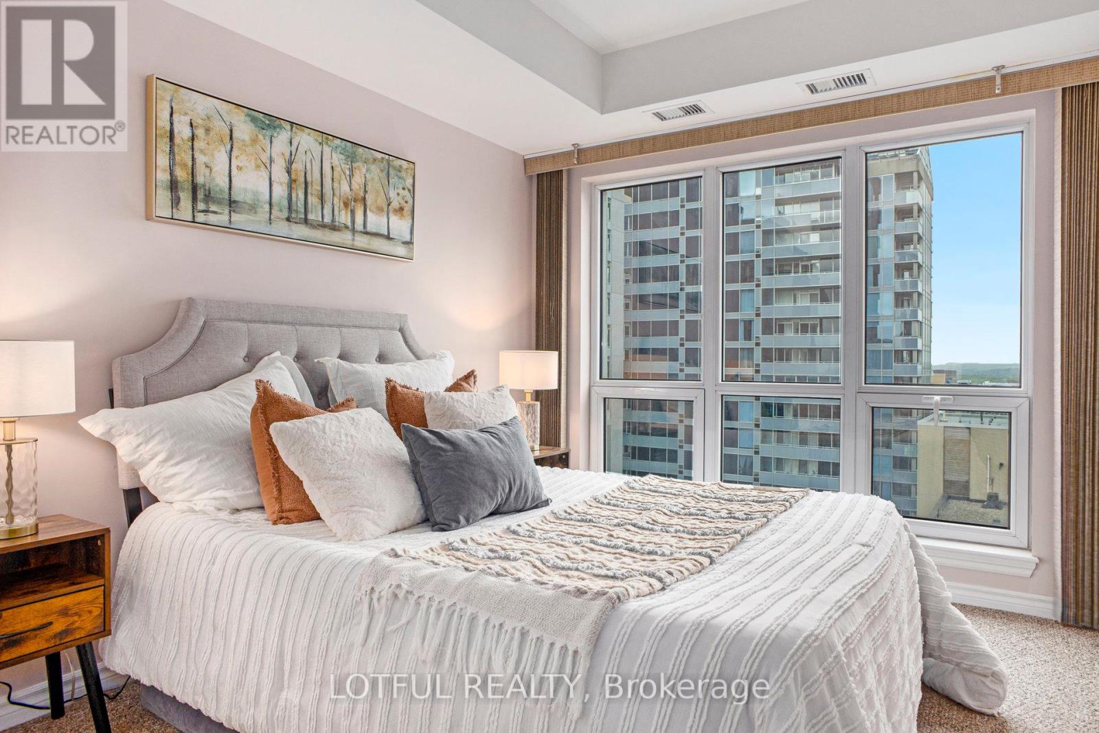 1703 - 234 Rideau Street