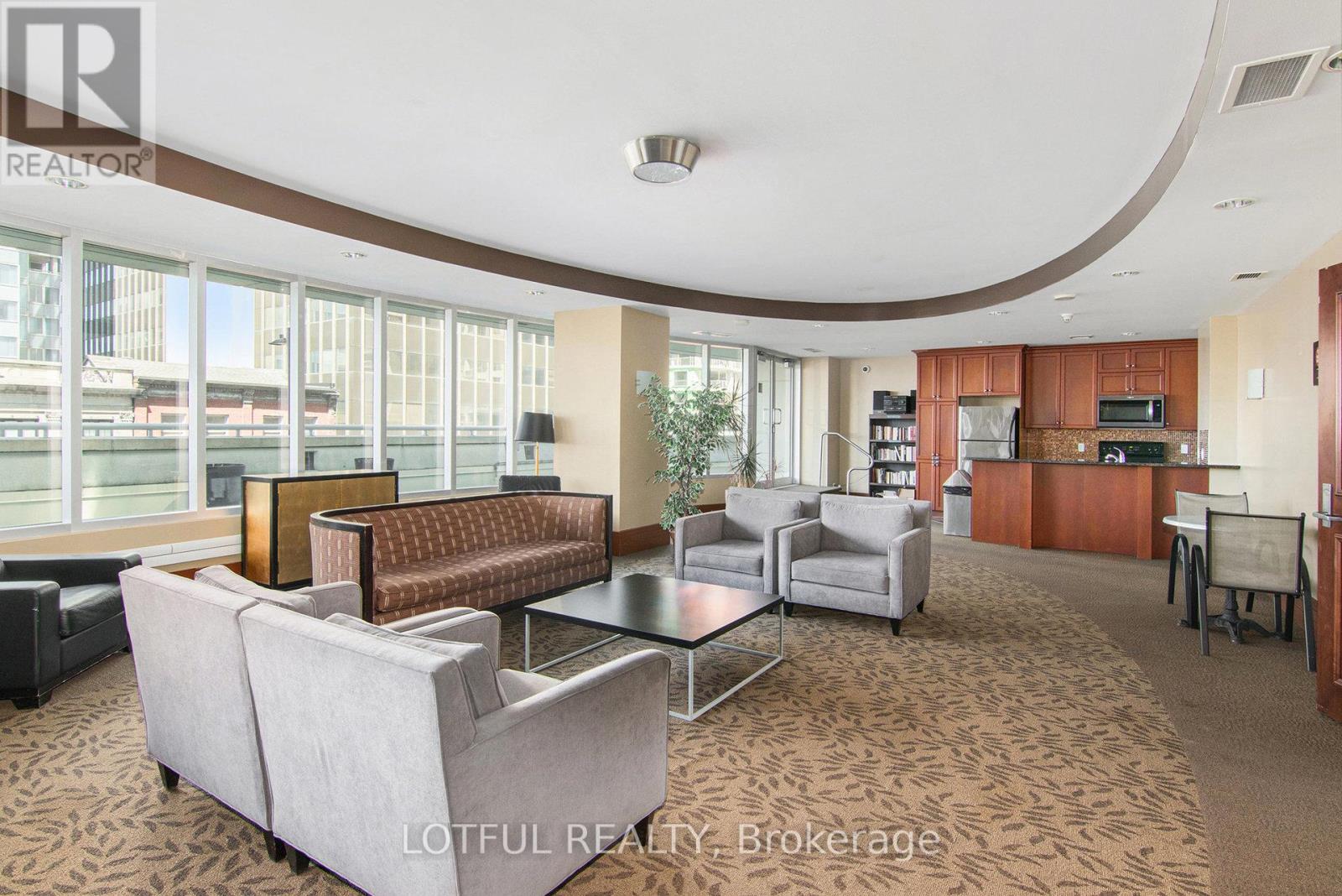 1703 - 234 Rideau Street