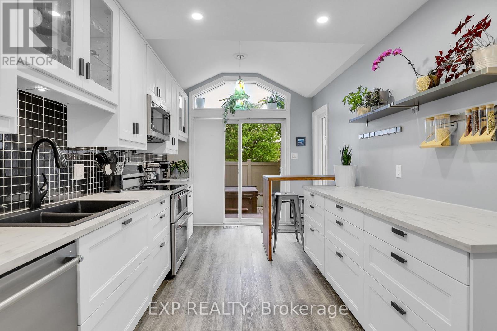 112 Claiborne Way