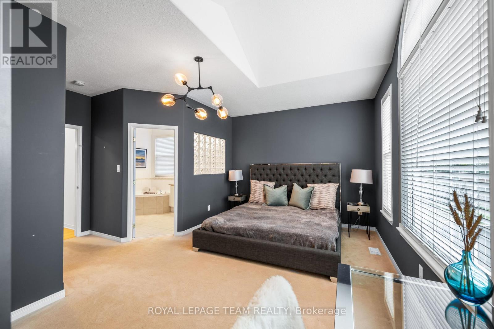 22 Leatherwood Crescent