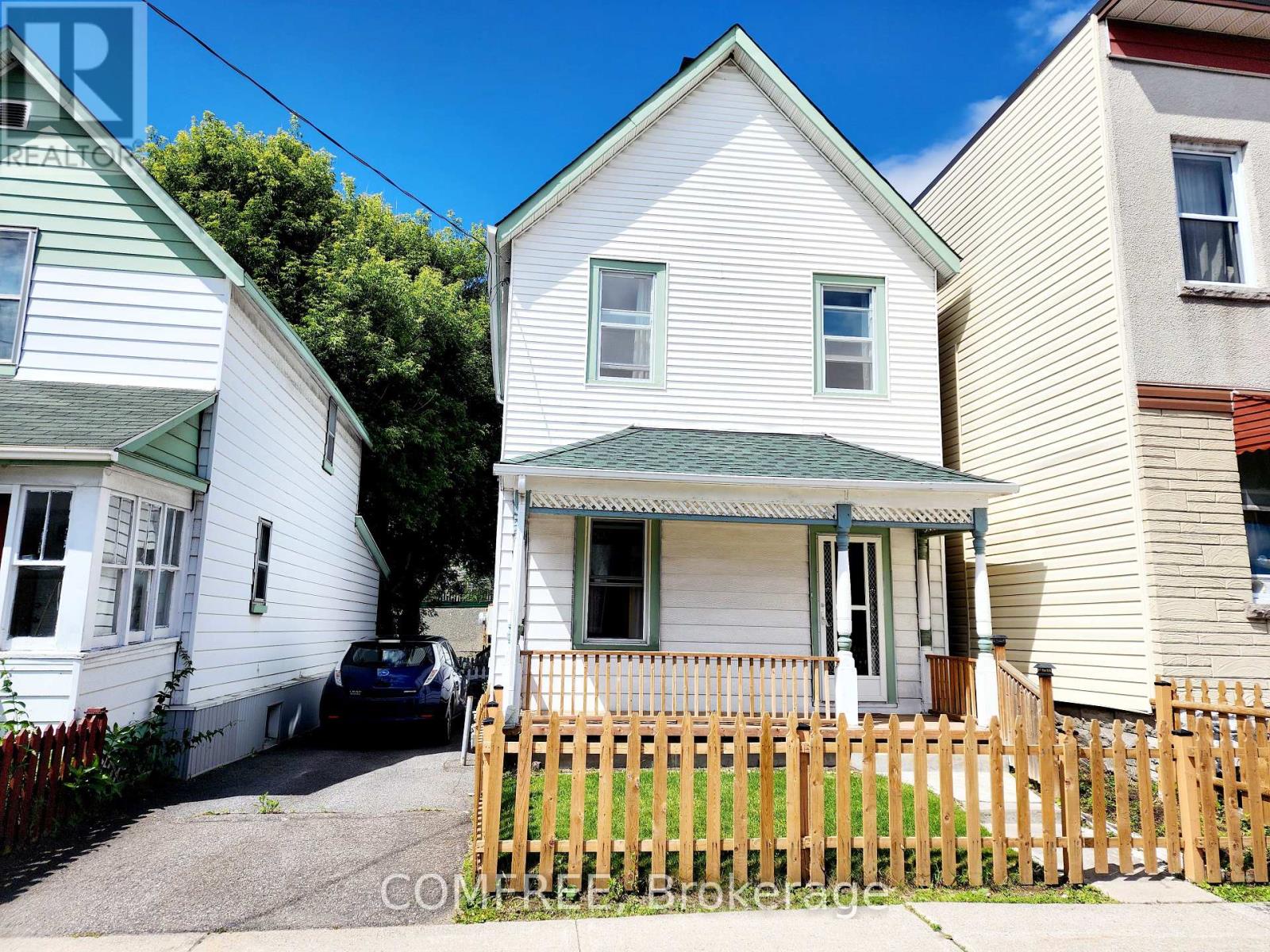 274 Bell Street S