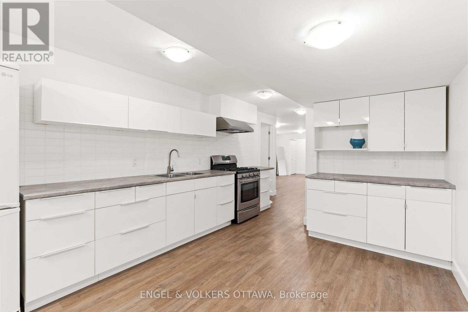 15 Camwood Crescent