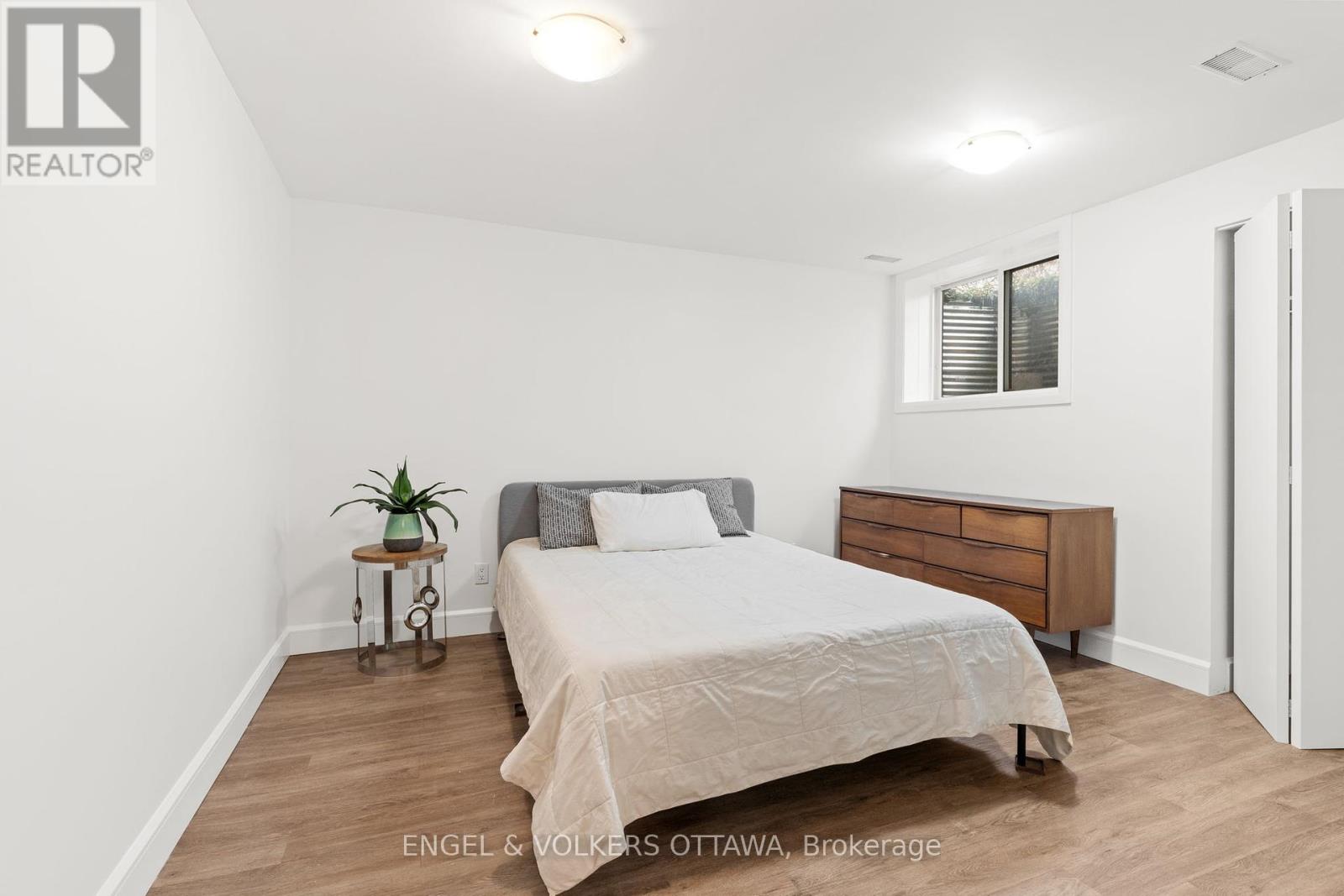 15 Camwood Crescent