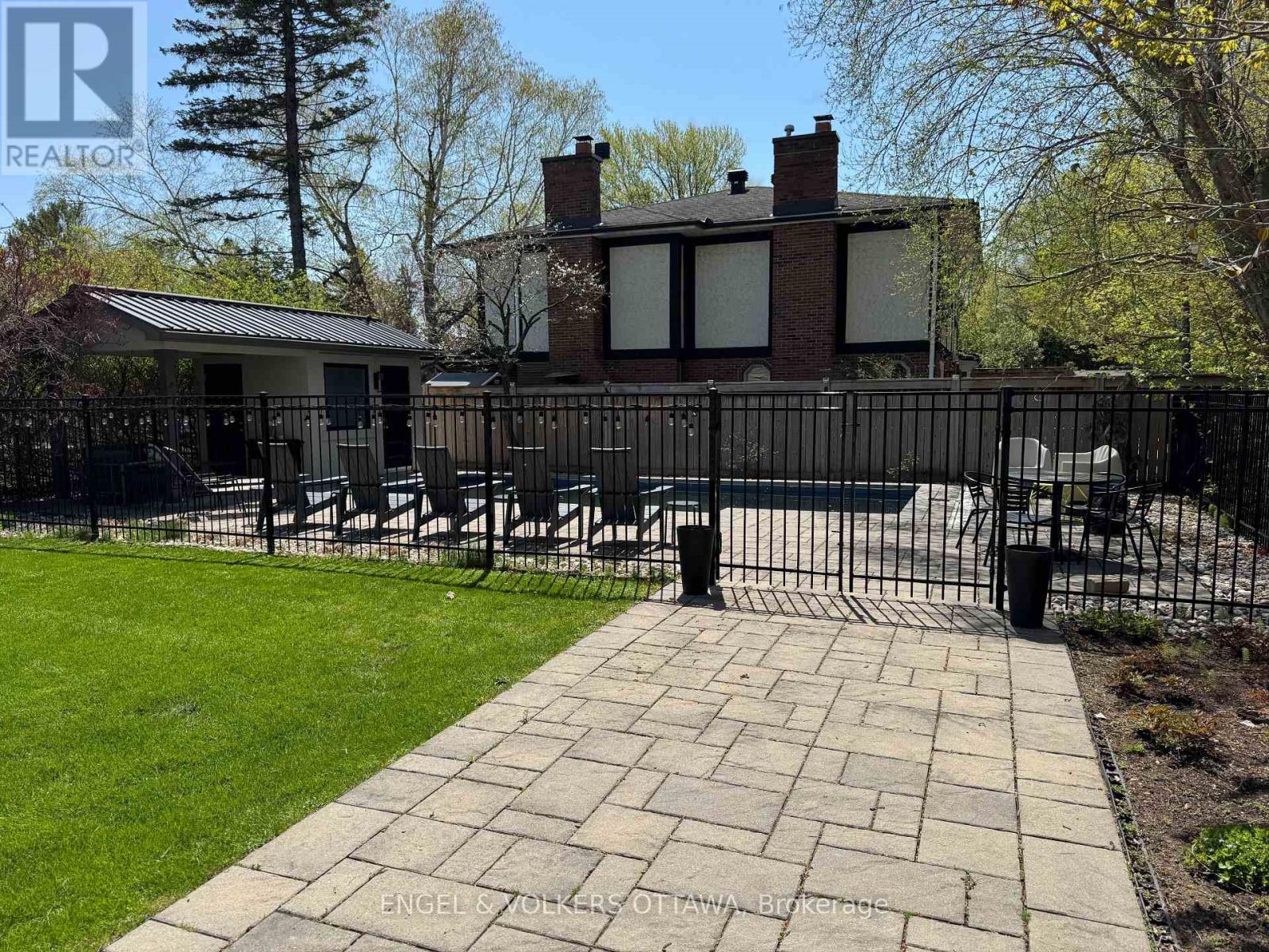 15 Camwood Crescent