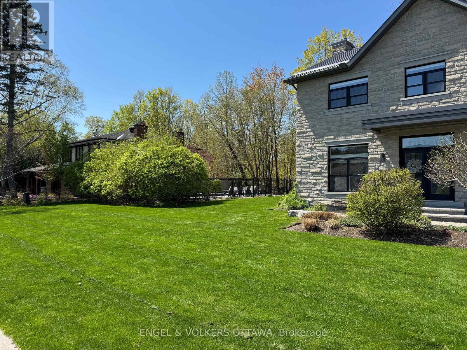 15 Camwood Crescent