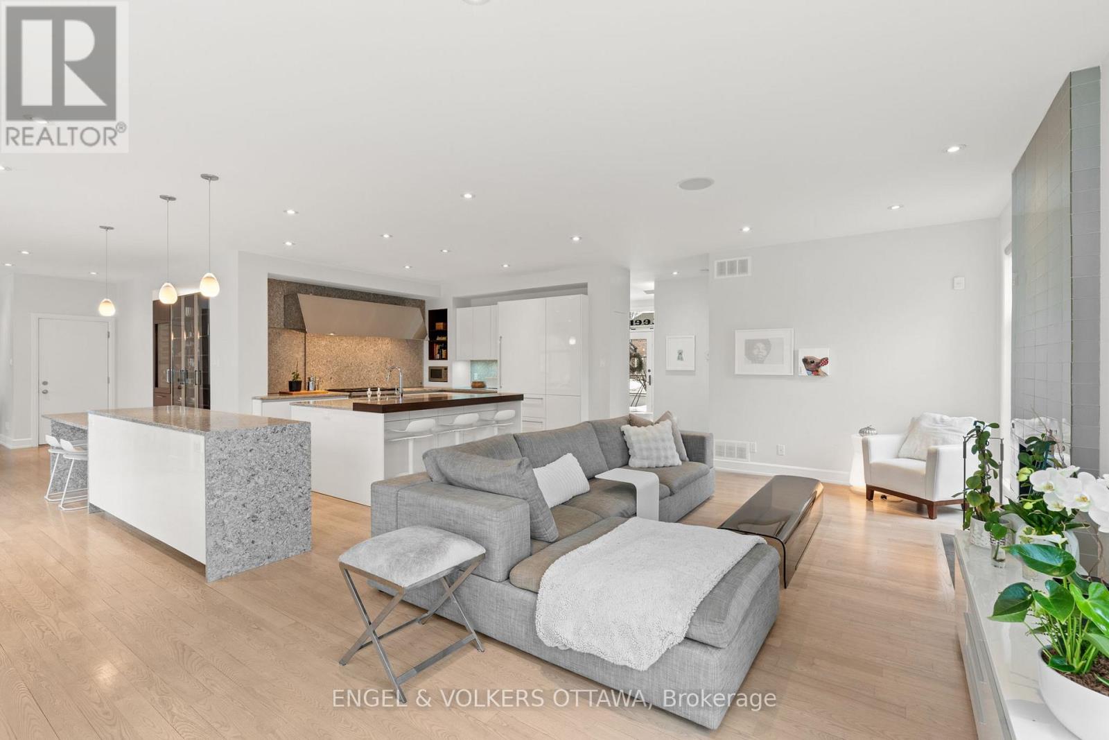 15 Camwood Crescent