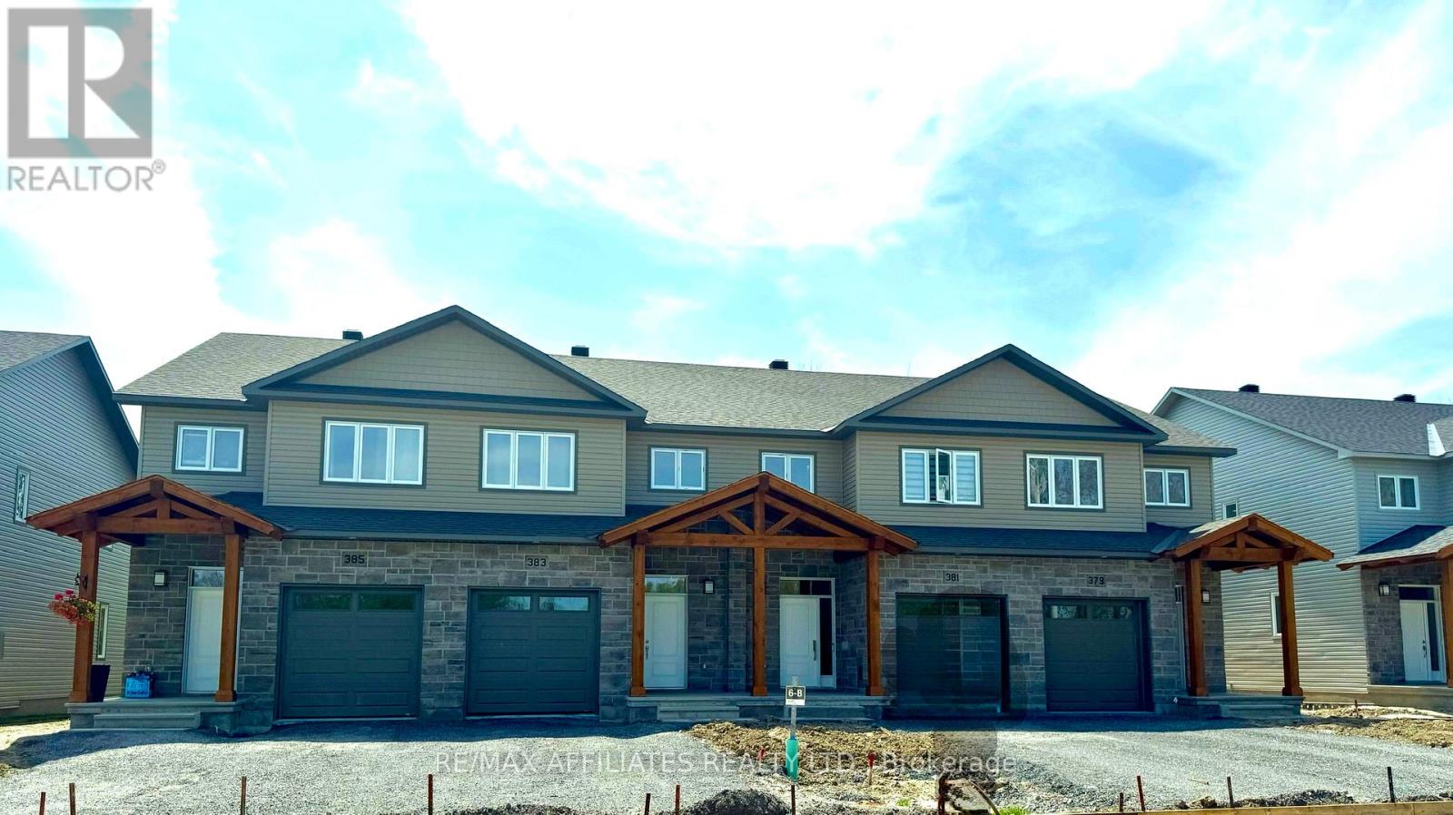 363 Voyageur Place