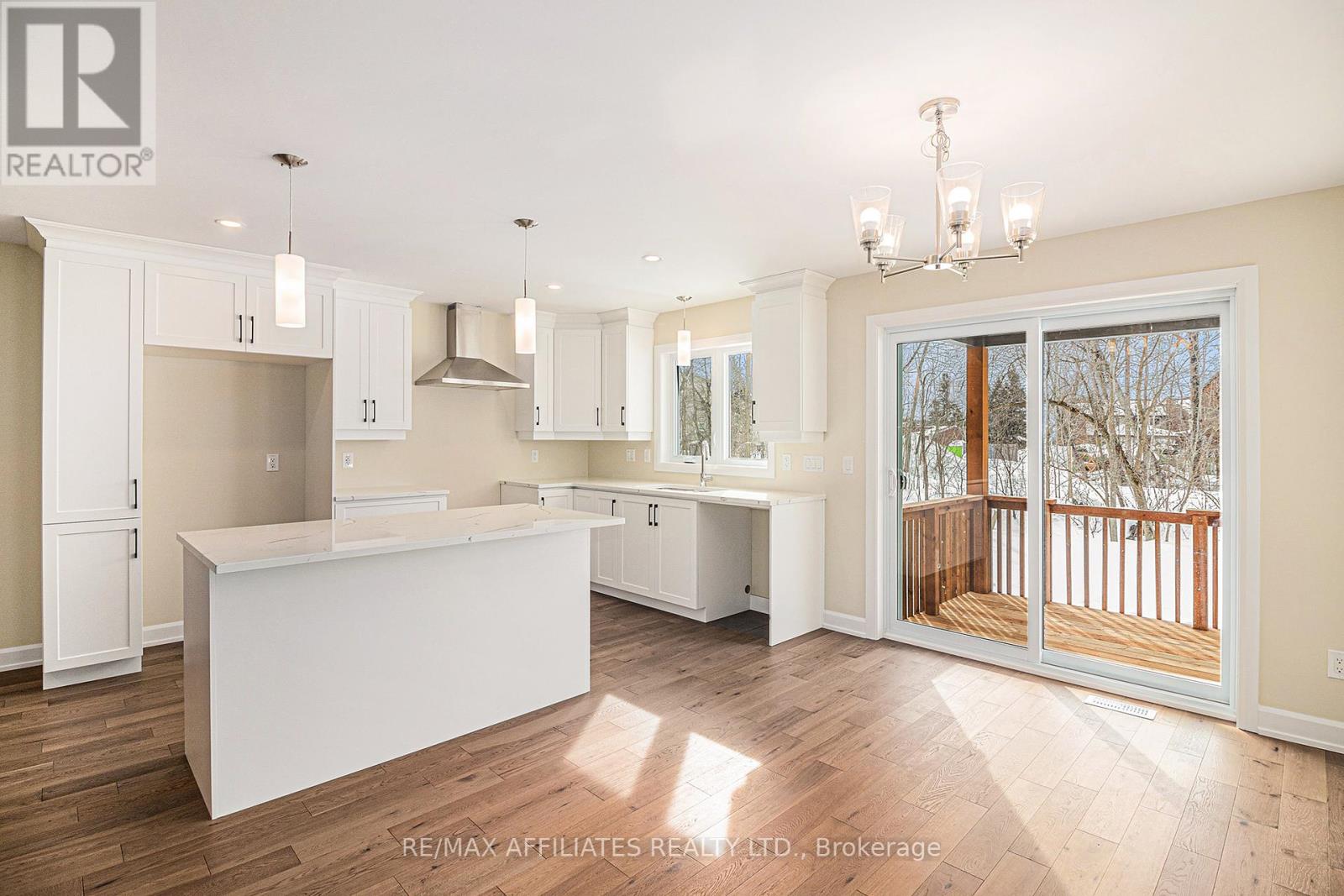 363 Voyageur Place