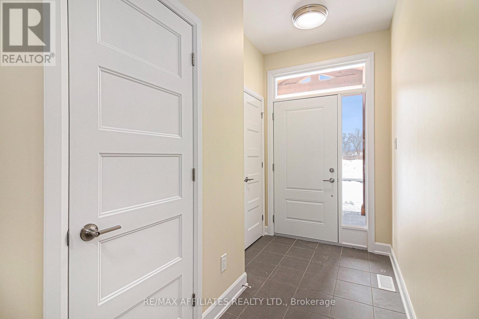 363 Voyageur Place