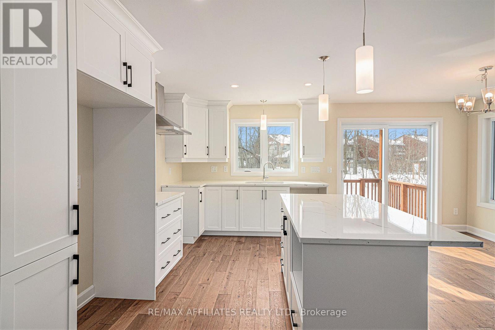 363 Voyageur Place