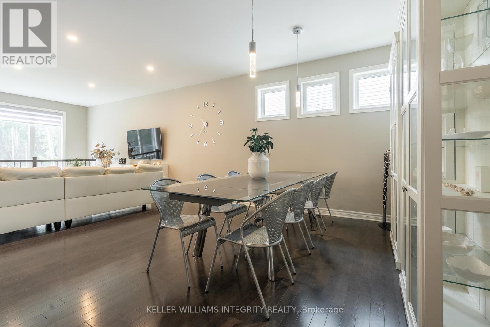 1126 Beckett Crescent
