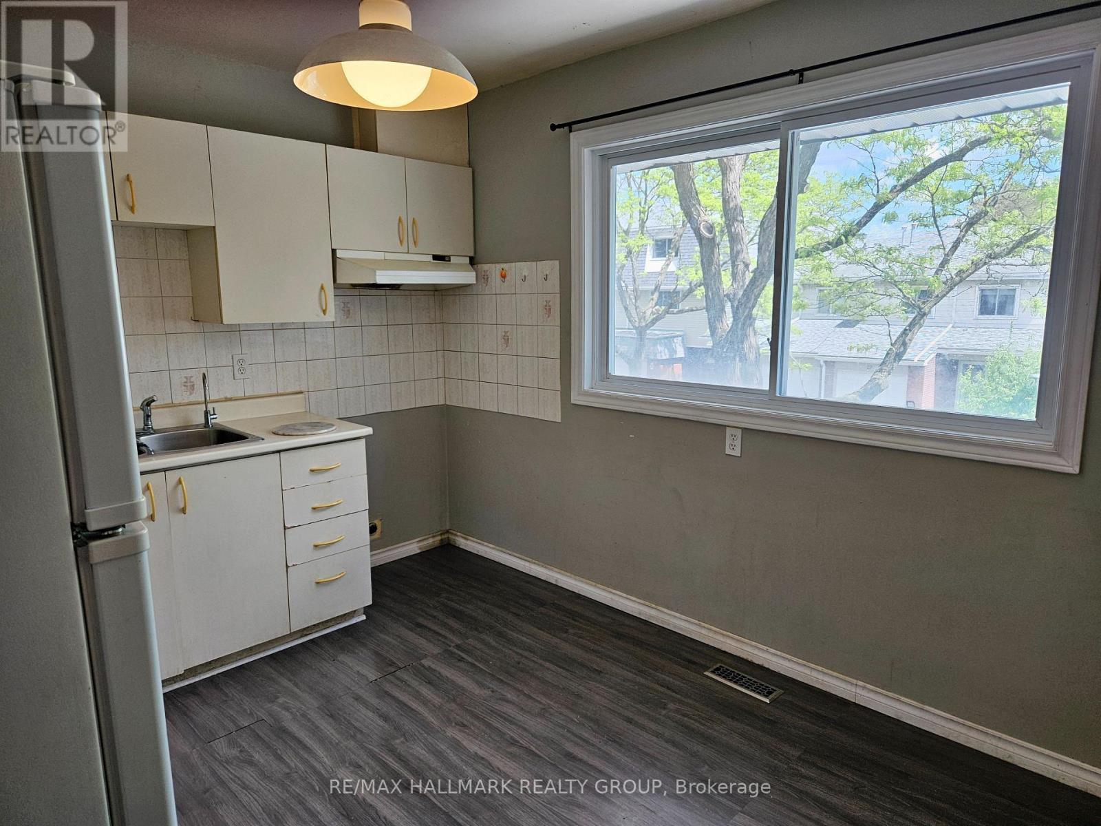 6 - 2669 Southvale Crescent