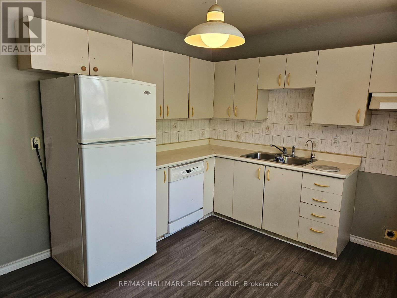 6 - 2669 Southvale Crescent
