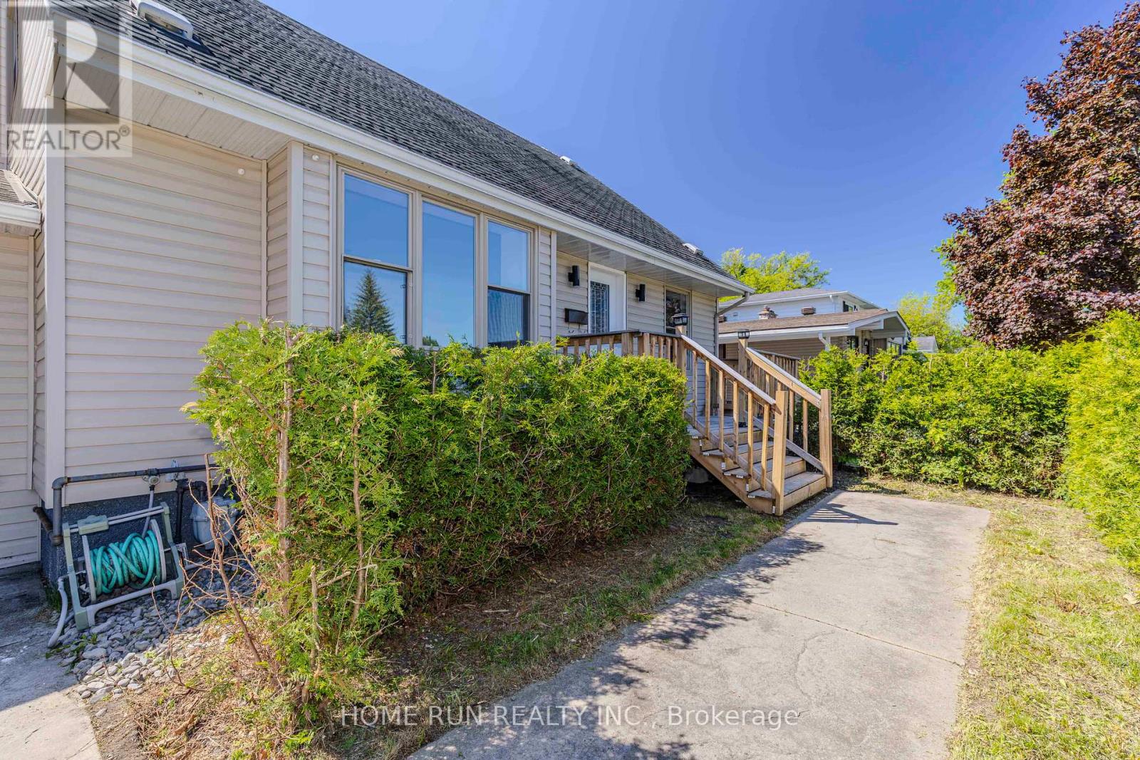 92 Meadowlands Drive