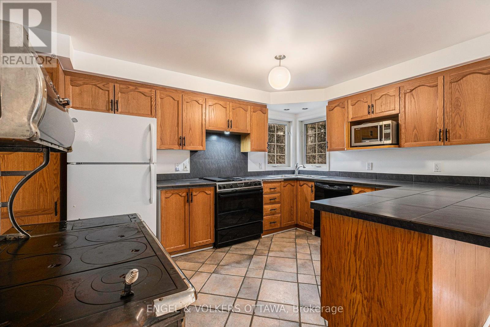 4751 Pearl Road