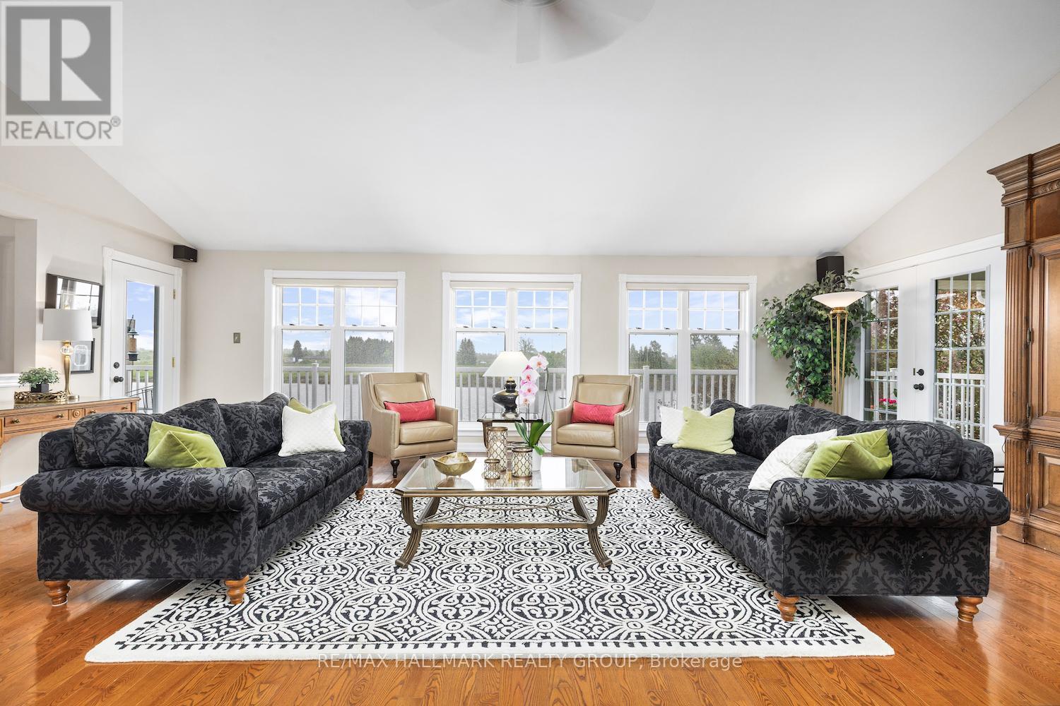 1 Rideau Glen Drive