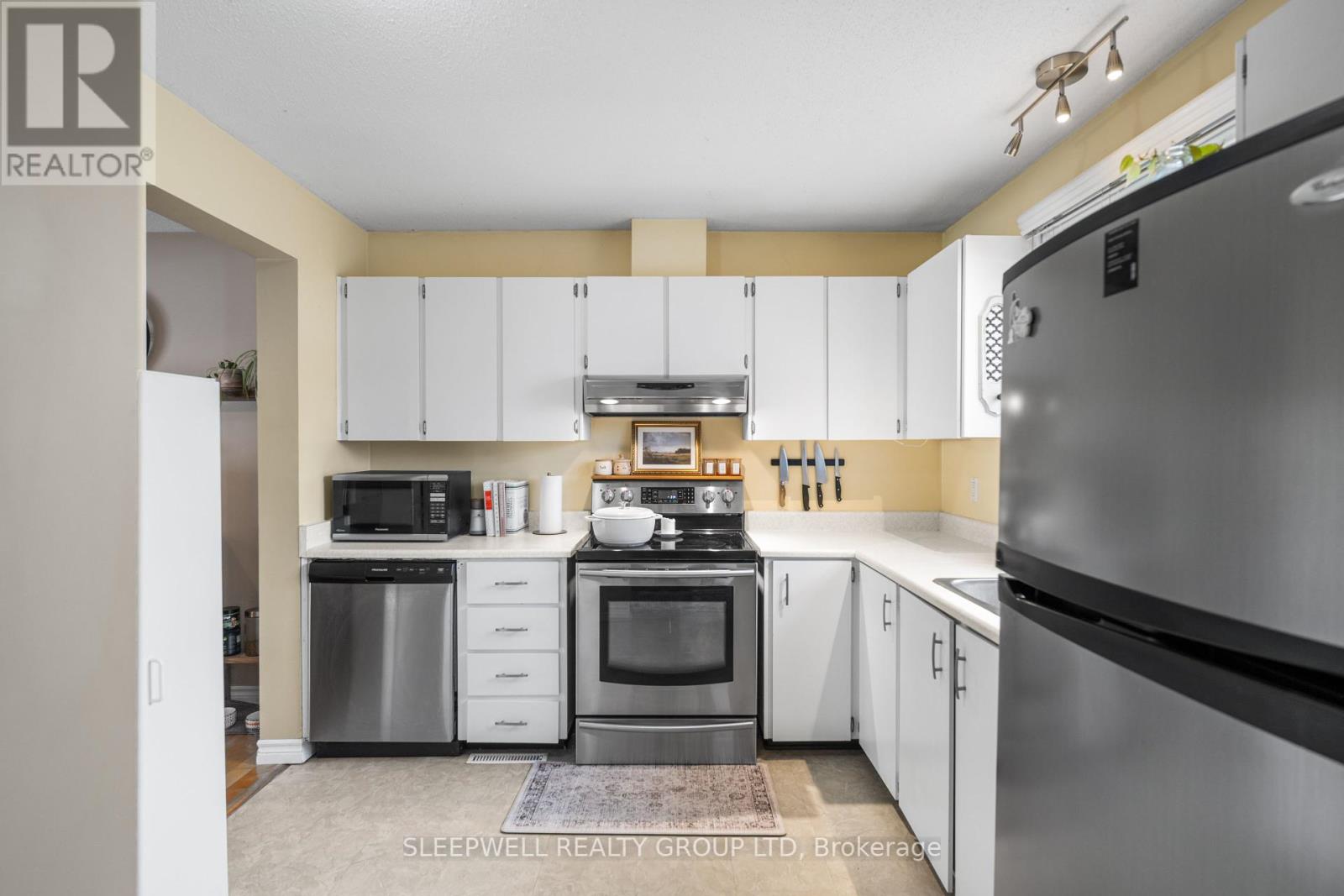 82 - 28 Barrow Crescent