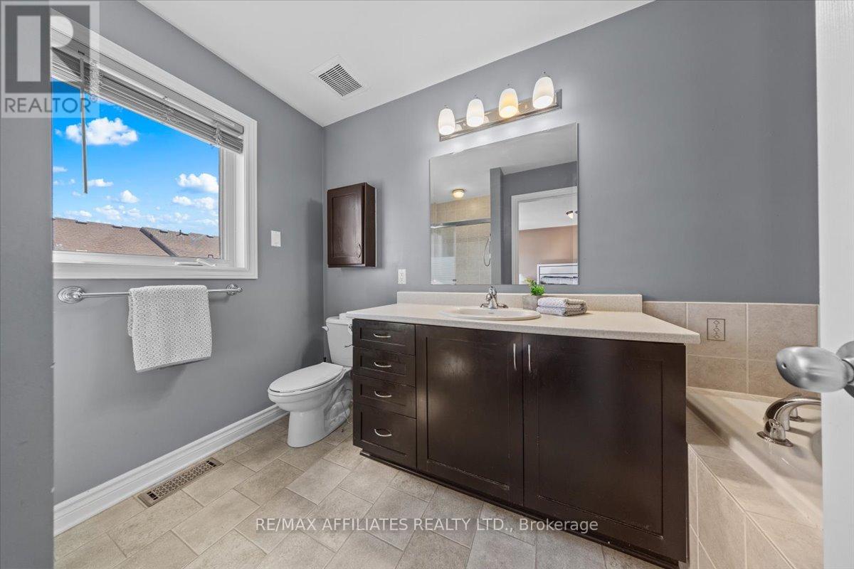 119 Silvermoon Crescent