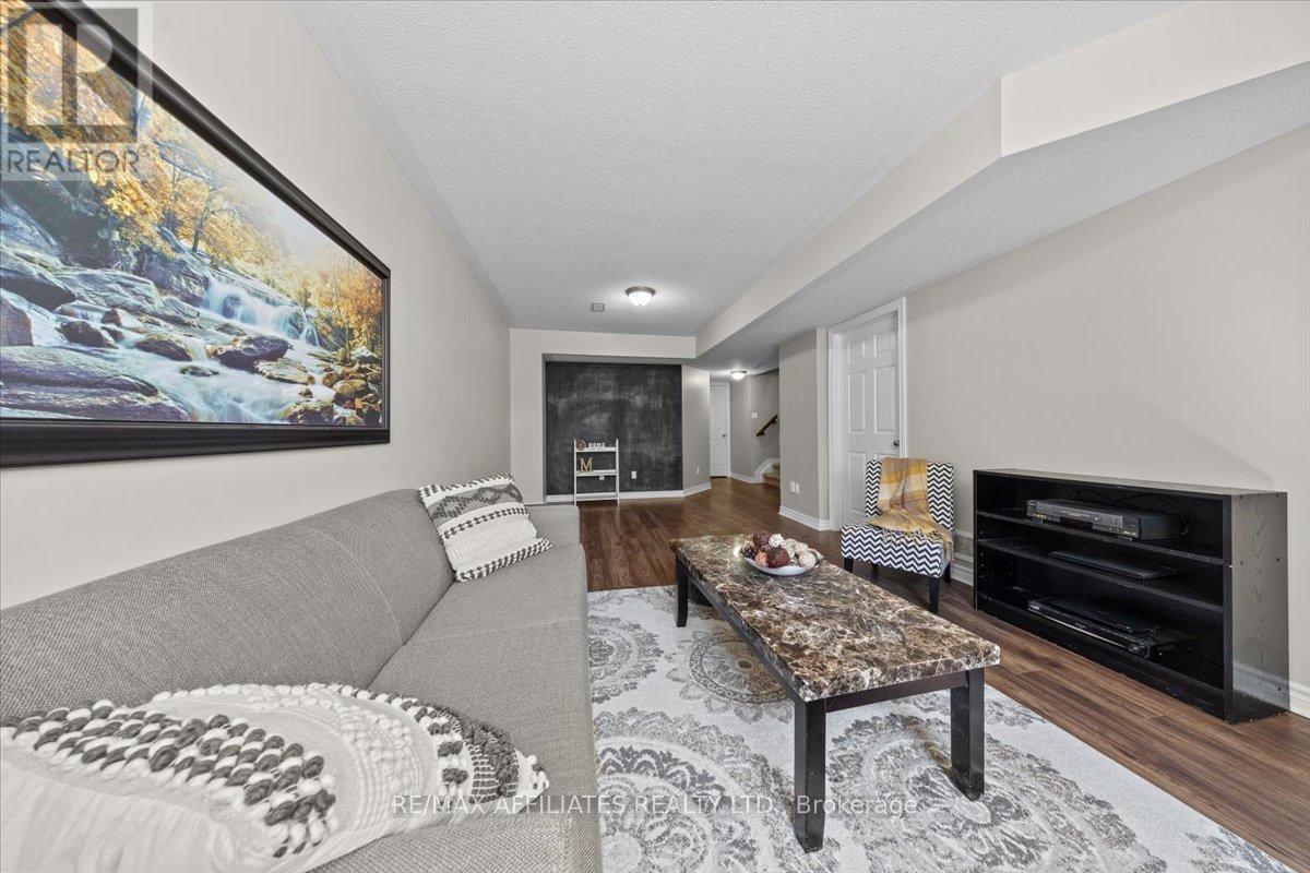 119 Silvermoon Crescent