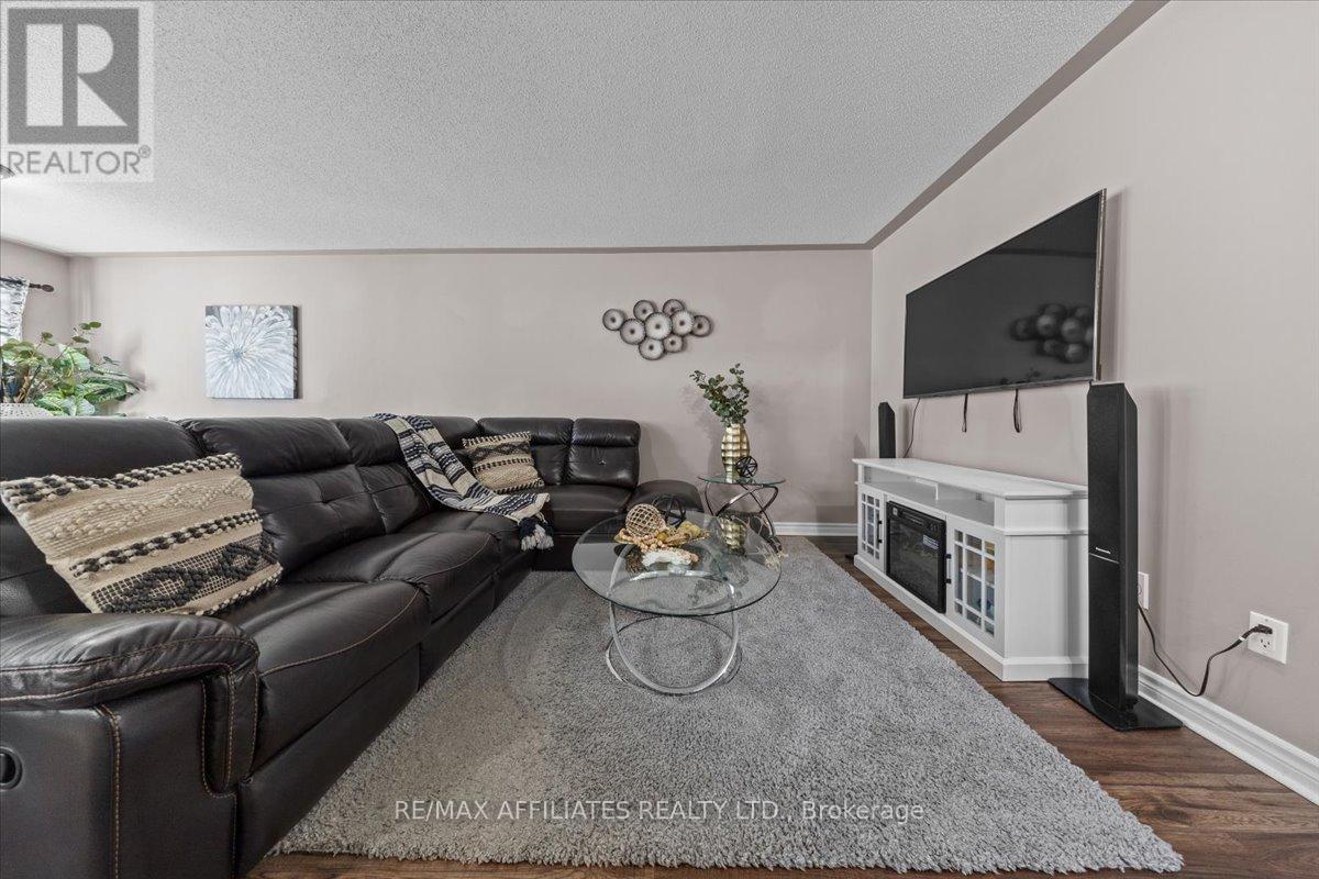 119 Silvermoon Crescent