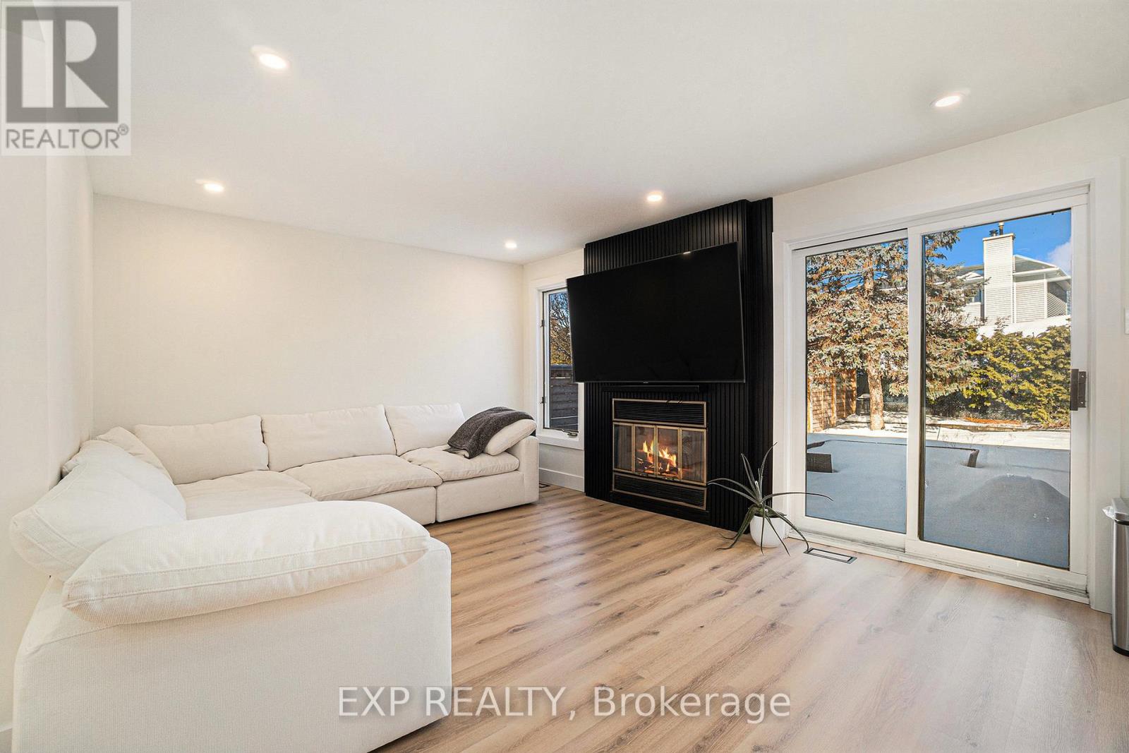 16 Weybridge Drive