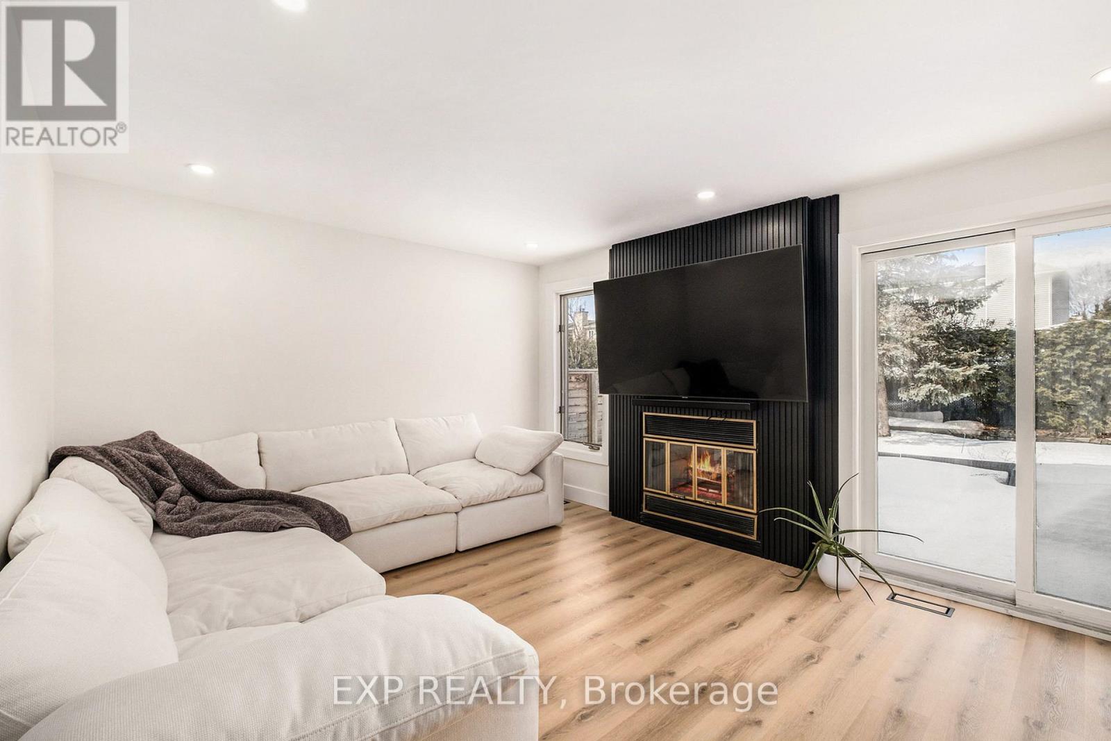 16 Weybridge Drive