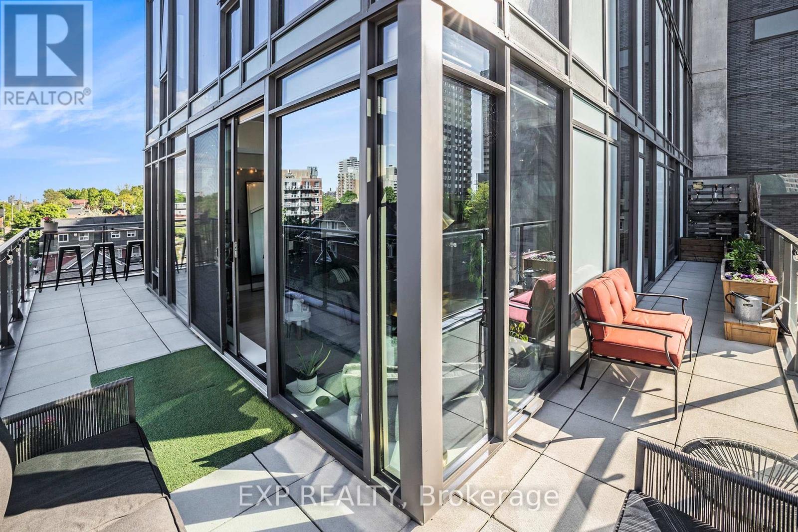 516 - 224 Lyon Street N