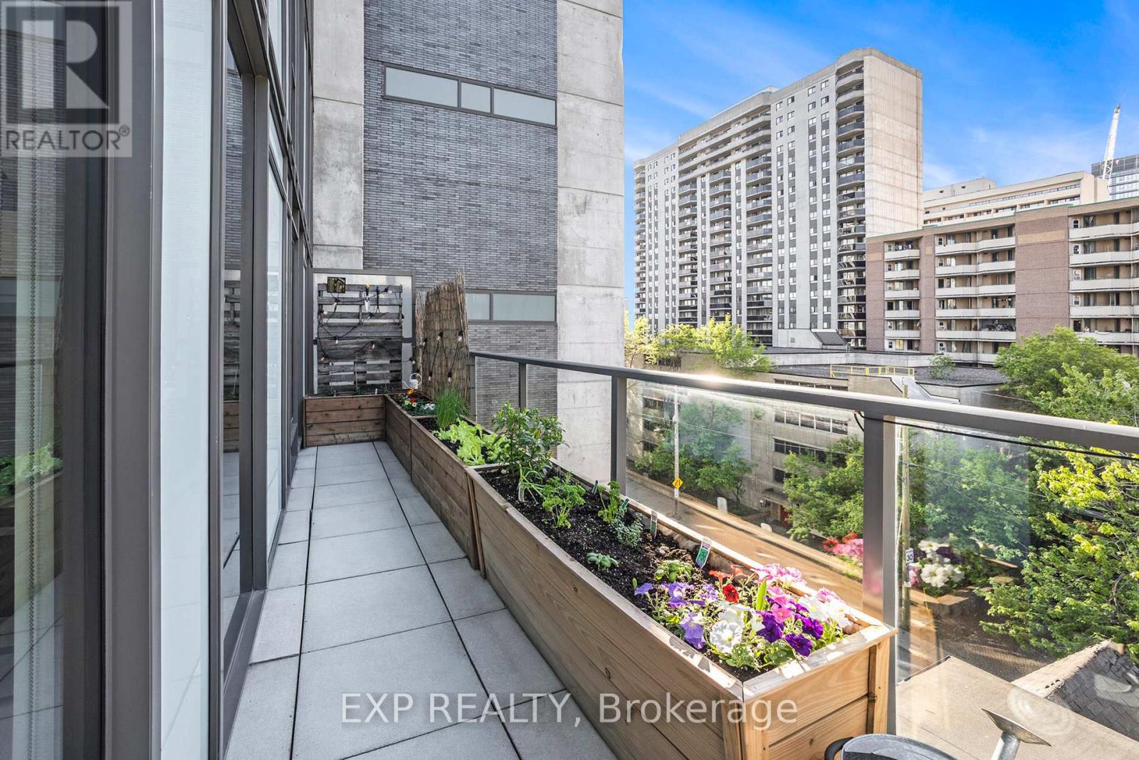 516 - 224 Lyon Street N