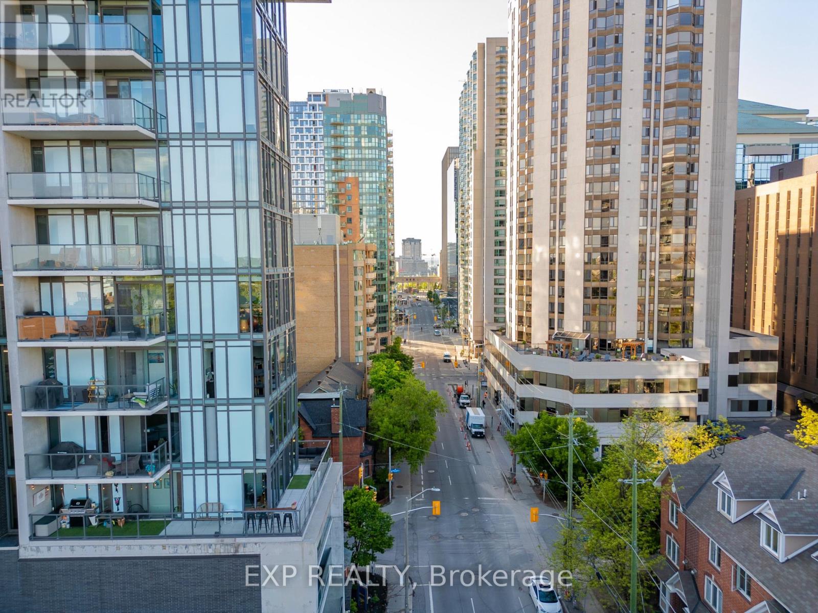 516 - 224 Lyon Street N